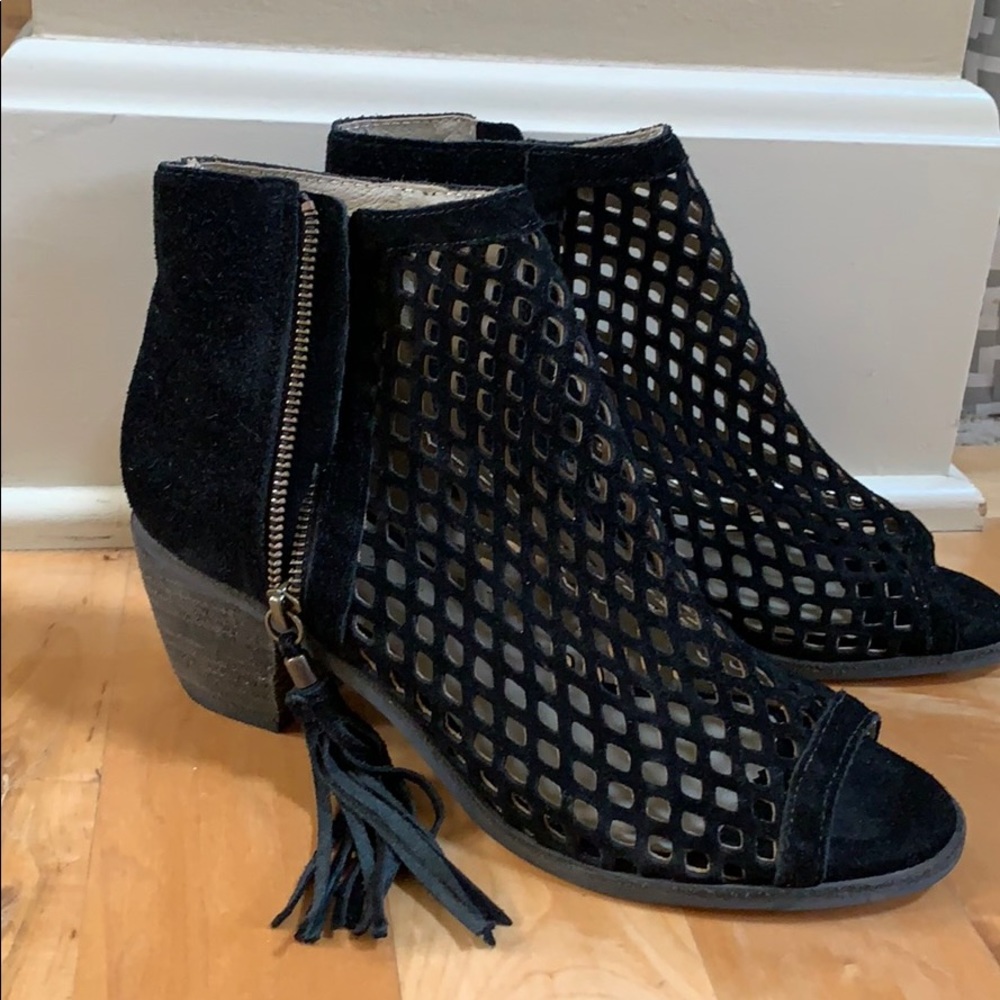 Black net heels